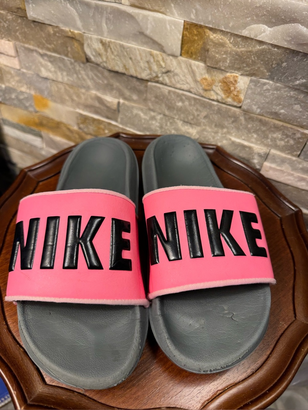 Woman’s Sz 8 Nike Off Court Pink Grey Slides Water Beach Pool Sandals Shoes
